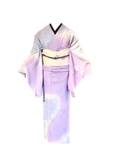 画像をギャラリービューアに読み込む, 取方バラに蝶 着物 YOSHIKI CLASSICAL 2026プラン(特急仕立て・5年保証込み)Skyblue × Lavender