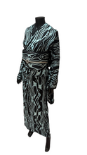 Load image into Gallery viewer, Crystal Rose Kimono + Obi Set 2025 Dinner Show Plan (Limited Express Tailoring, 5-year warranty included) black × red
