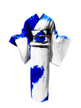 画像をギャラリービューアに読み込む, 取方バラに蝶　着物　YOSHIKI CLASSICAL 2026プラン（特急仕立て・5年保証込み）Blue x White

