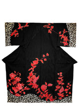 画像をギャラリービューアに読み込む, ヒョウ柄に更紗　着物　YOSHIKI CLASSICAL 2026プラン（特急仕立て・5年保証込み） Black
